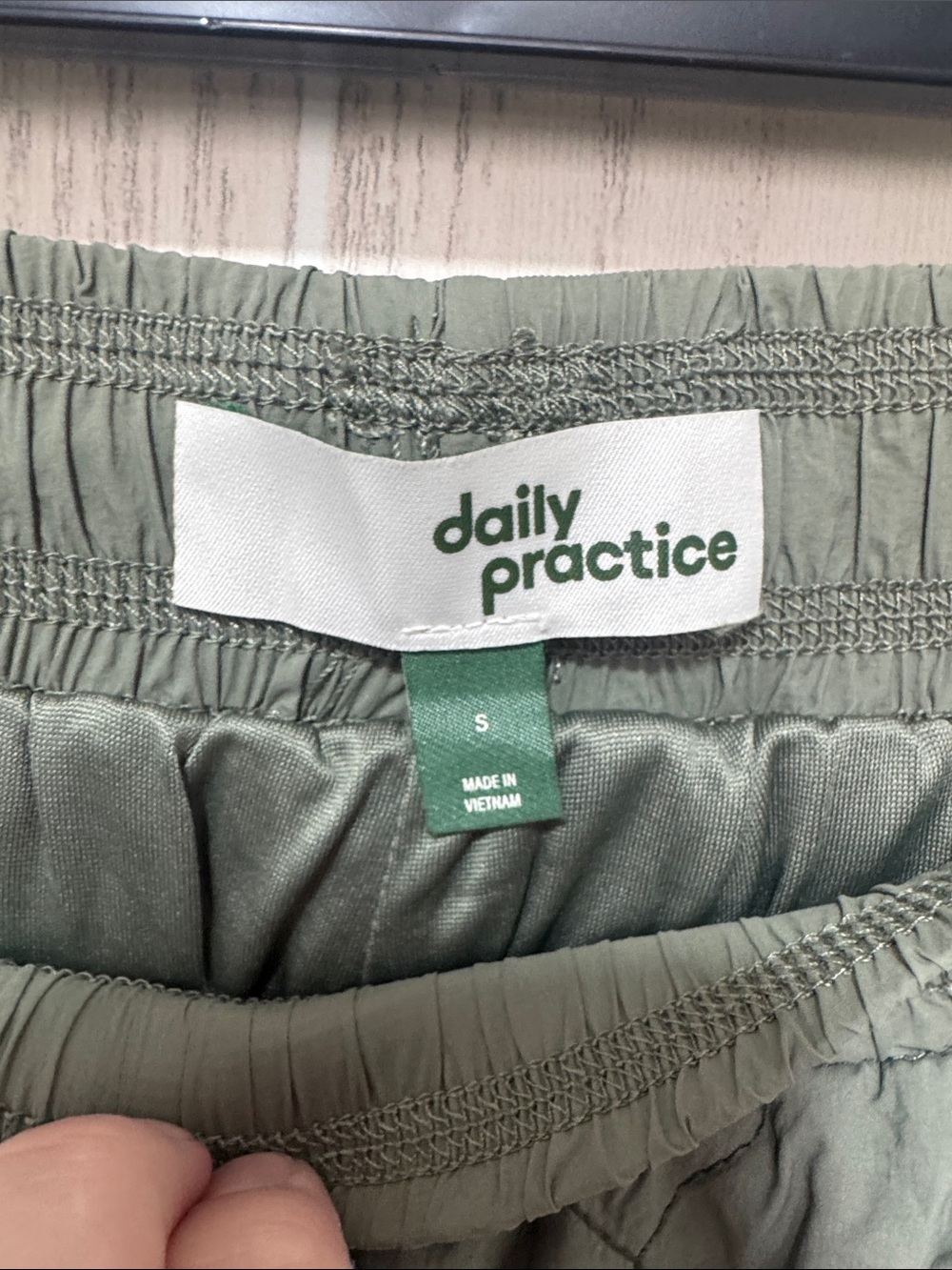Anthropologie Daily Practice Quilted Olive Green Packable Joggers Small NWOT $14 - Picture 6 of 7